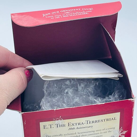 Hallmark Keepsake ET E.T. Extra Terrestrial 20th Anniversary Christmas Ornament - Picture 6 of 9
